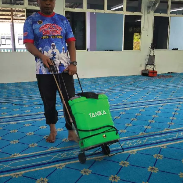 Kerja cucian karpet surau dijadualkan di luar waktu solat