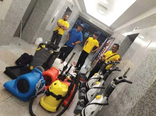 Barisan mesin dan peralatan cucian karpet milik Kluang Cuci Karpet